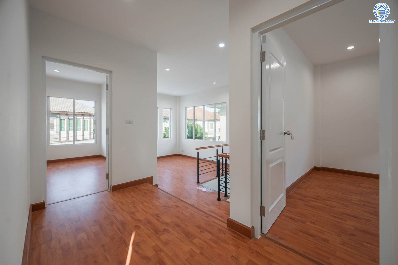 บ้านมือสองตกแต่งใหม่ โครงการ บางกอก บูเลอวาร์ด รามอินทรา แบรนด์ SC Asset เนื้อที่ 55.20 ตร.ว. ฟังก์ชัน 3 ห้องนอน 3 ห้องน้ำ ที่จอดรถ 2 คัน บนทำเลแห่งการเดินทาง เชื่อมต่อถนนรามอินทรา, ถนนรัชดา-รามอินทรา ใกล้จุดขึ้น "ทางด่วนรามอินทรา" รถไฟฟ้าสายสีชมพู "สถานีวงแหวนรามอินทรา" และ ใกล้ห้างแฟชั่น ไอส์แลนด์